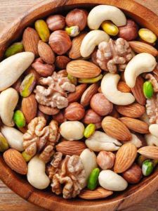 bacche ko doodh me de ye dry fruits dimag hoga tej